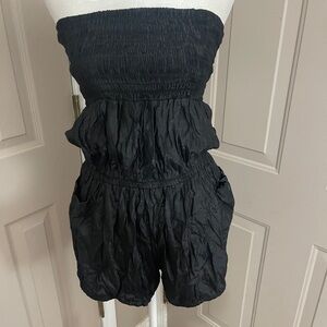 Gold Flava black ruched stretchy strapless bubble romper with pockets. Size L.